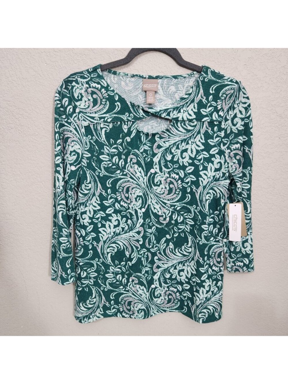 Chicos Top Green White Scroll Pattern 3/4 Sleeve Size Small NWT